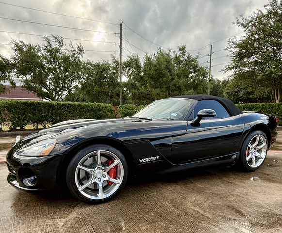 Photo of 2010 Black Dodge Viper