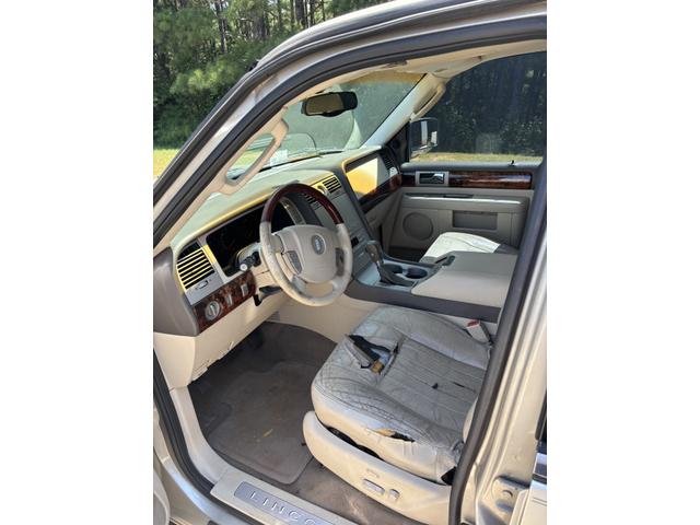 Photo of 2004 Beige Lincoln Navigator