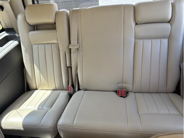 Photo of 2004 Beige Lincoln Navigator