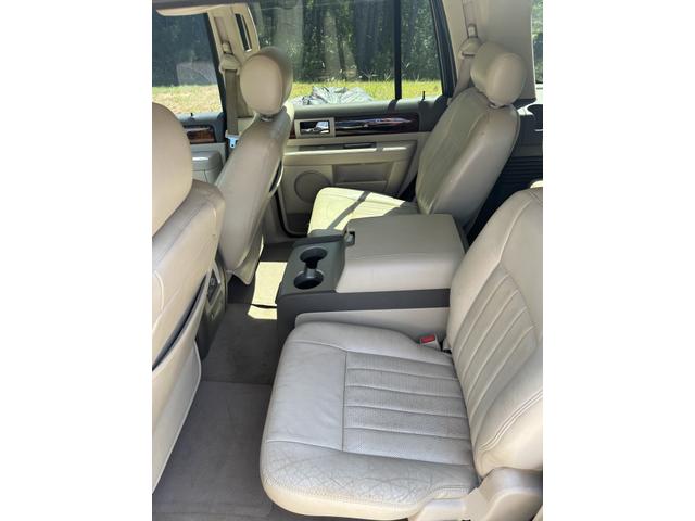 Photo of 2004 Beige Lincoln Navigator