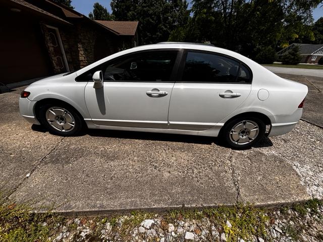 Photo of 2008 White Honda Civic