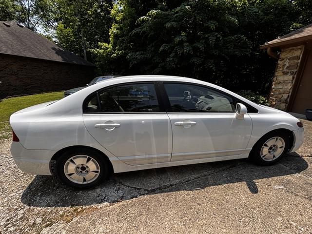 Photo of 2008 White Honda Civic