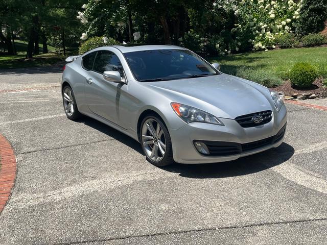Photo of 2010 Silver Hyundai Genesis Coupe