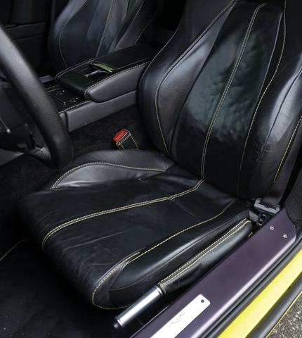 Photo of 2008 Yellow Aston Martin V8 Vantage
