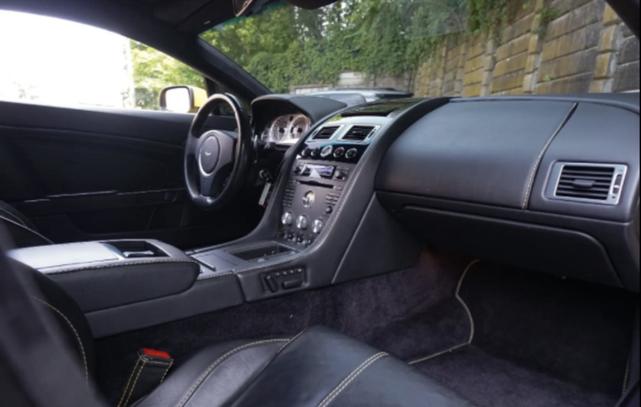 Photo of 2008 Yellow Aston Martin V8 Vantage