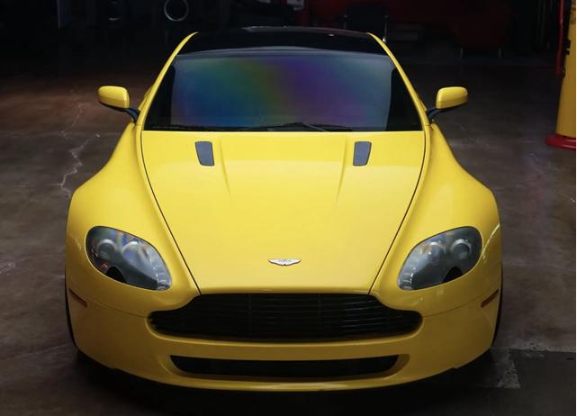 Photo of 2008 Yellow Aston Martin V8 Vantage
