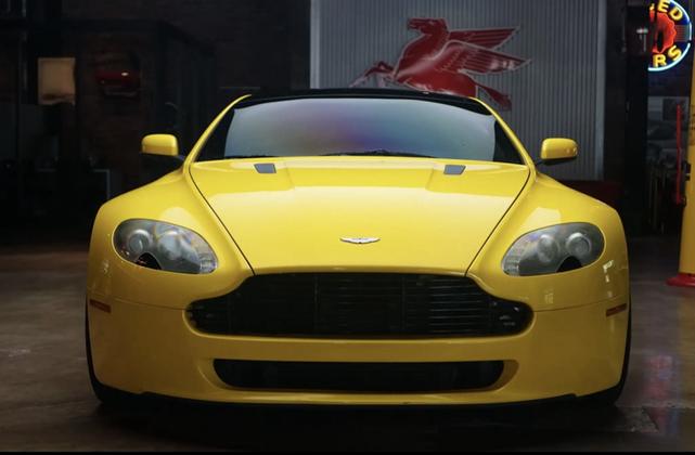 Photo of 2008 Yellow Aston Martin V8 Vantage