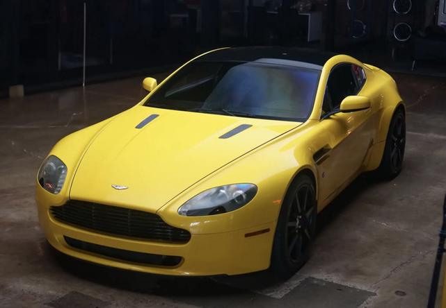 Photo of 2008 Yellow Aston Martin V8 Vantage