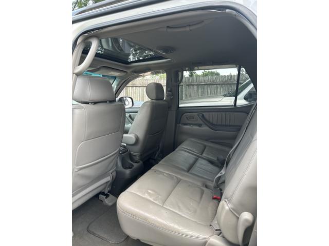 Photo of 2003 White Toyota Sequoia