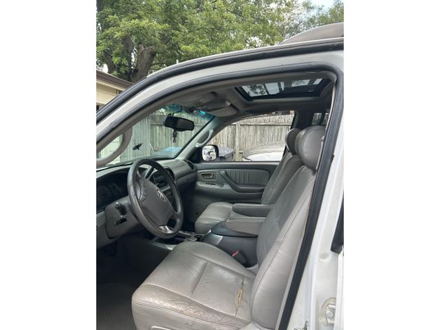 Photo of 2003 White Toyota Sequoia