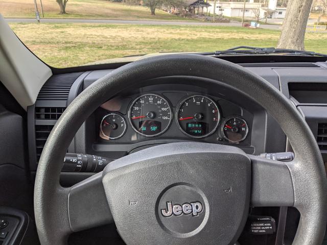 Photo of 2010 Silver Jeep Liberty
