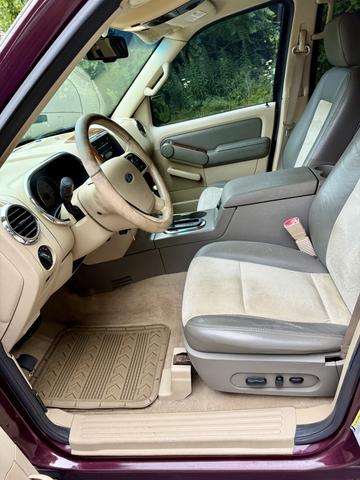 Photo of 2006 Brown Ford Explorer
