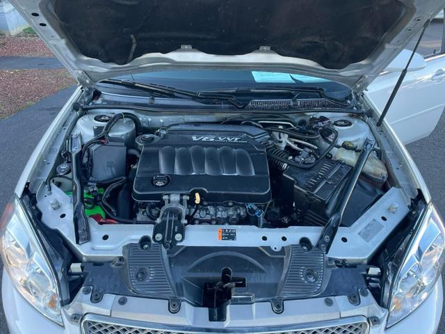 Photo of 2015 White Chevrolet Impala Limited