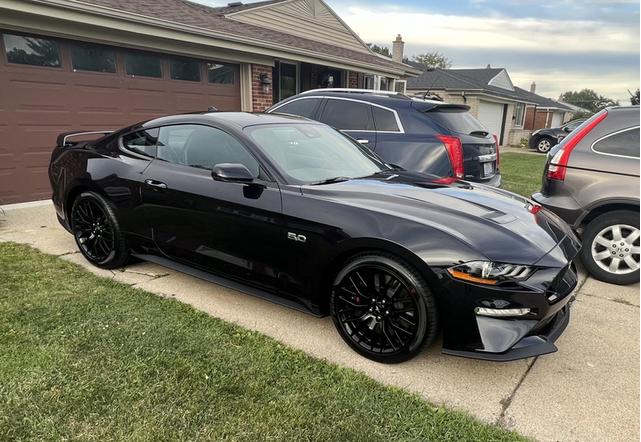 Photo of 2022 Purple Ford Mustang