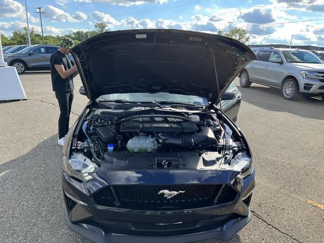 Photo of 2022 Purple Ford Mustang