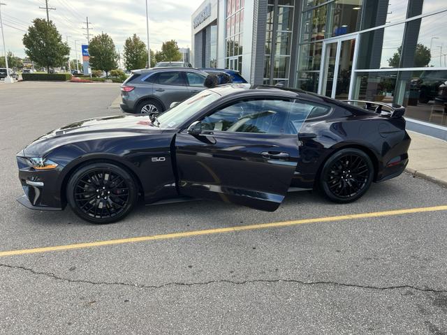 Photo of 2022 Purple Ford Mustang