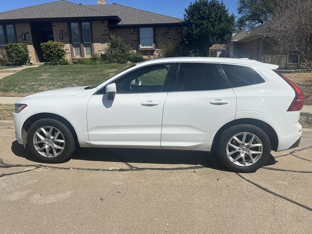 Photo of 2020 White Volvo XC60