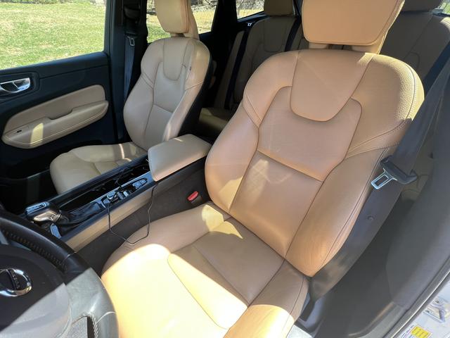 Photo of 2020 White Volvo XC60
