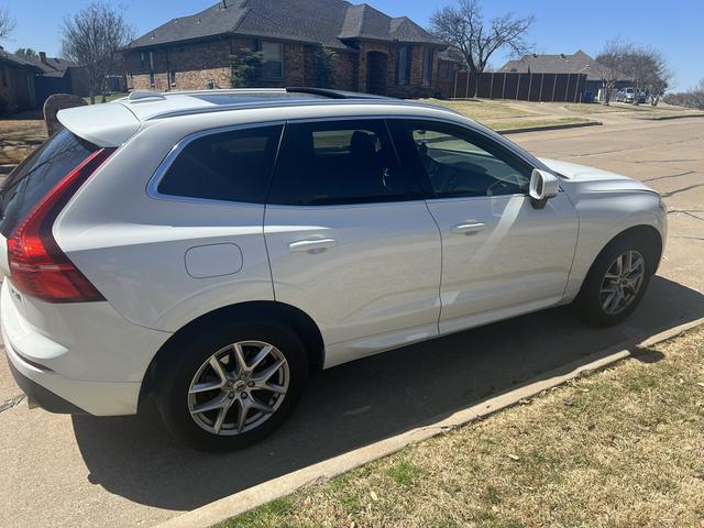 Photo of 2020 White Volvo XC60