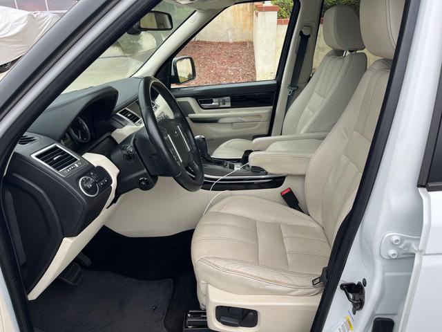 Photo of 2011 White Land Rover Range Rover Sport