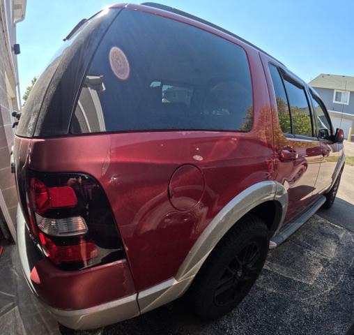 Photo of 2009 Red Ford Explorer