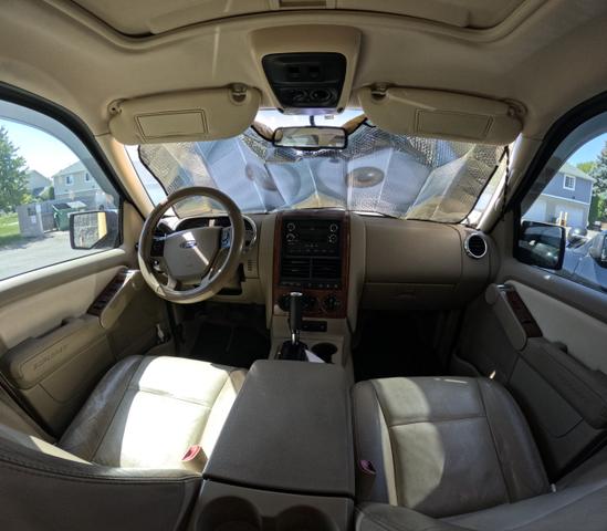 Photo of 2009 Red Ford Explorer