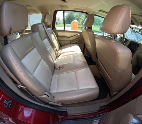 Photo of 2009 Red Ford Explorer