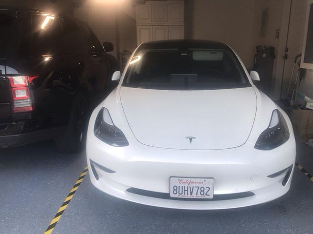 Photo of 2021 White Tesla Model 3