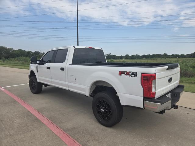 Photo of 2017 White Ford F-350