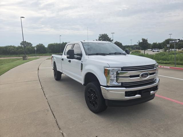 Photo of 2017 White Ford F-350