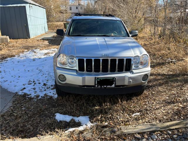 Photo of 2005 Silver Jeep Grand Cherokee