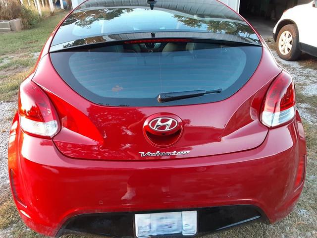 Photo of 2013 Red Hyundai Veloster