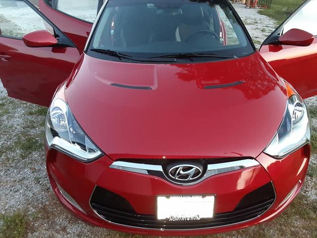 Photo of 2013 Red Hyundai Veloster