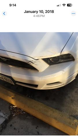 Photo of 2014 White Ford Mustang