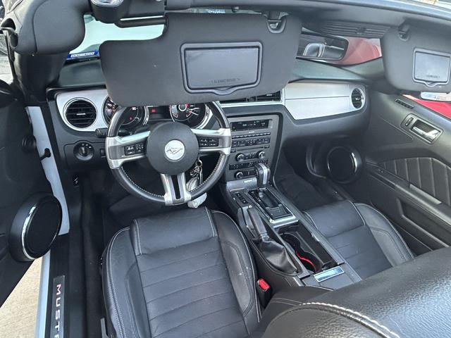 Photo of 2014 White Ford Mustang