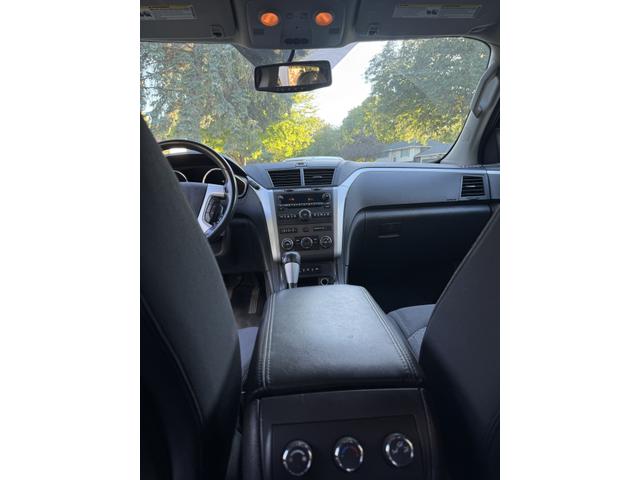 Photo of 2011 Green Chevrolet Traverse