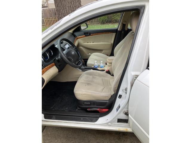 Photo of 2009 White Hyundai SONATA