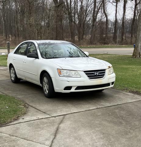 Photo of 2009 White Hyundai SONATA