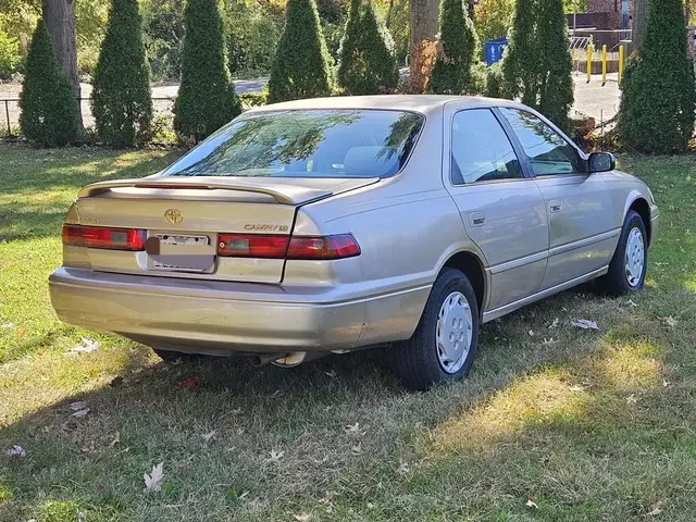 Photo of 1998 Beige Toyota Camry