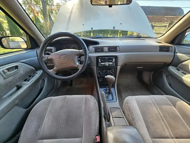 Photo of 1998 Beige Toyota Camry
