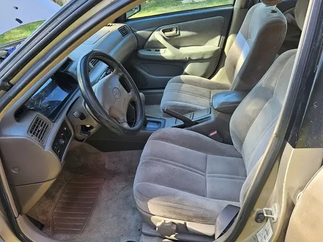 Photo of 1998 Beige Toyota Camry