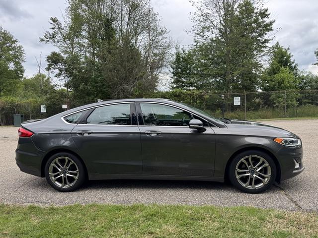 Photo of 2019 Gray Ford Fusion Hybrid