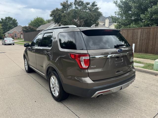 Photo of 2016 Brown Ford Explorer