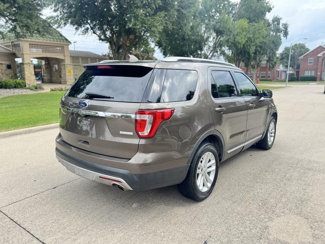 Photo of 2016 Brown Ford Explorer