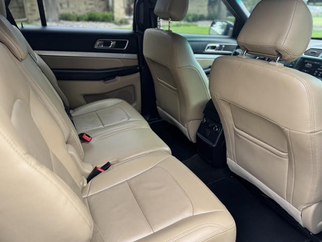 Photo of 2016 Brown Ford Explorer