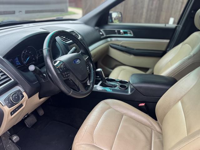 Photo of 2016 Brown Ford Explorer