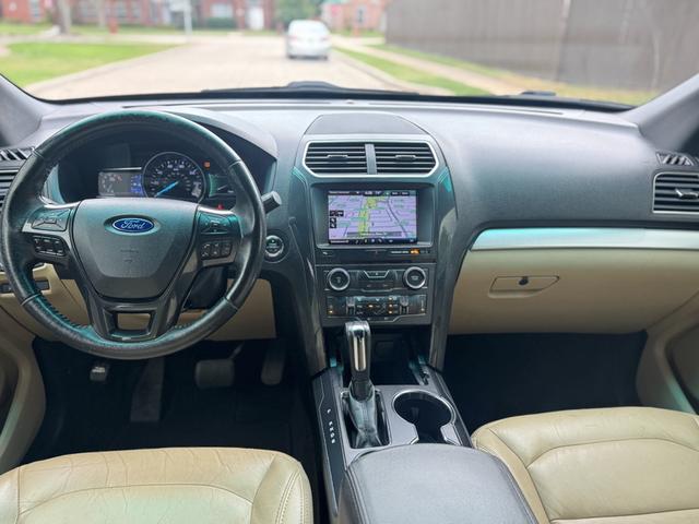 Photo of 2016 Brown Ford Explorer