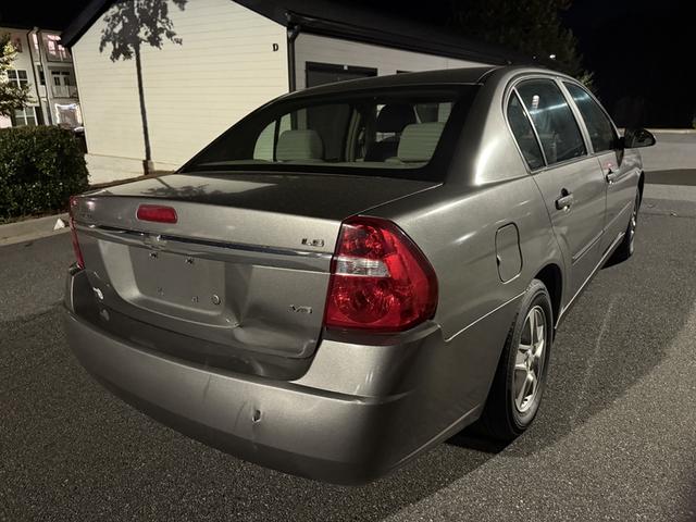 Photo of 2005 Green Chevrolet Malibu