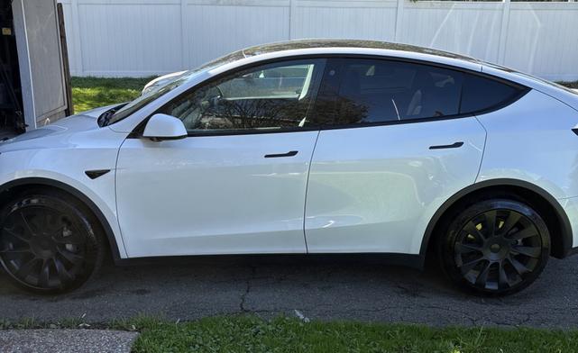 Photo of 2021 White Tesla Model Y