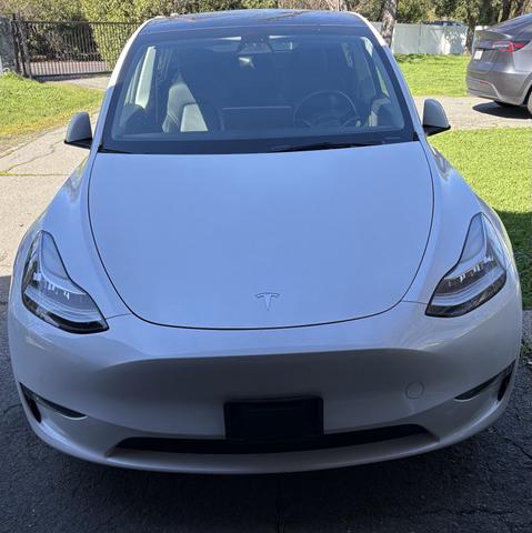 Photo of 2021 White Tesla Model Y